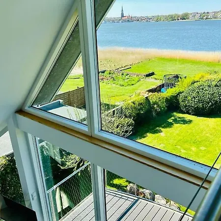 Lichtdurchflutete Ferienwohnung Mit Direktem Schleiblick *