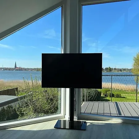 Lichtdurchflutete Ferienwohnung Mit Direktem Schleiblick *