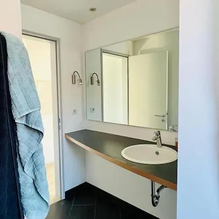 Lichtdurchflutete Ferienwohnung Mit Direktem Schleiblick Apartment *