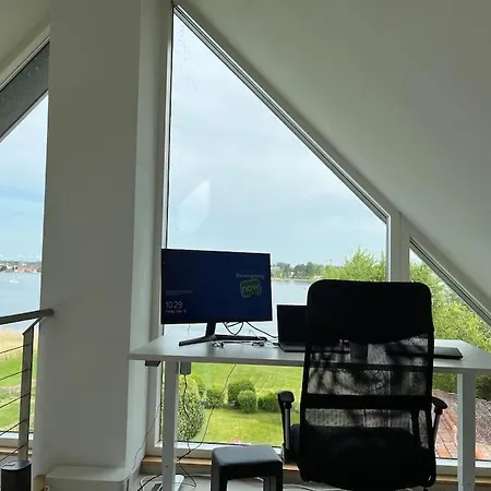 Lichtdurchflutete Ferienwohnung Mit Direktem Schleiblick