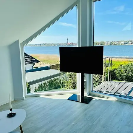 Lichtdurchflutete Ferienwohnung Mit Direktem Schleiblick