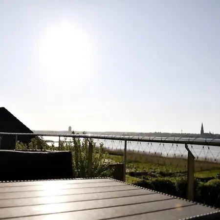Lichtdurchflutete Ferienwohnung Mit Direktem Schleiblick Apartment *